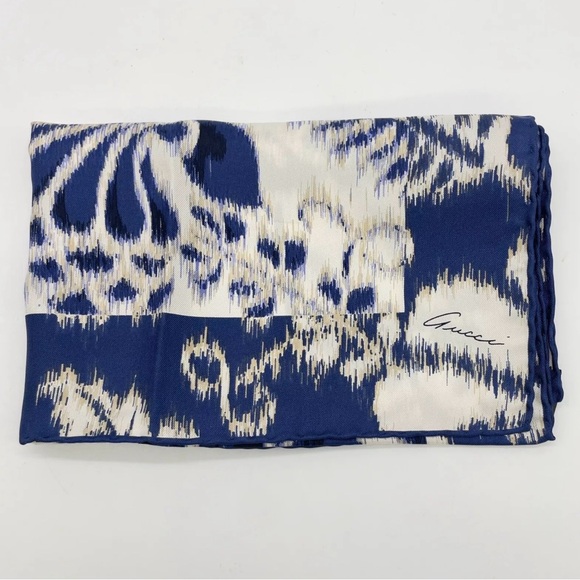Scarf Sale - Gucci Floral Pattern Navy and White Silk Scarf - Picture 4 of 12